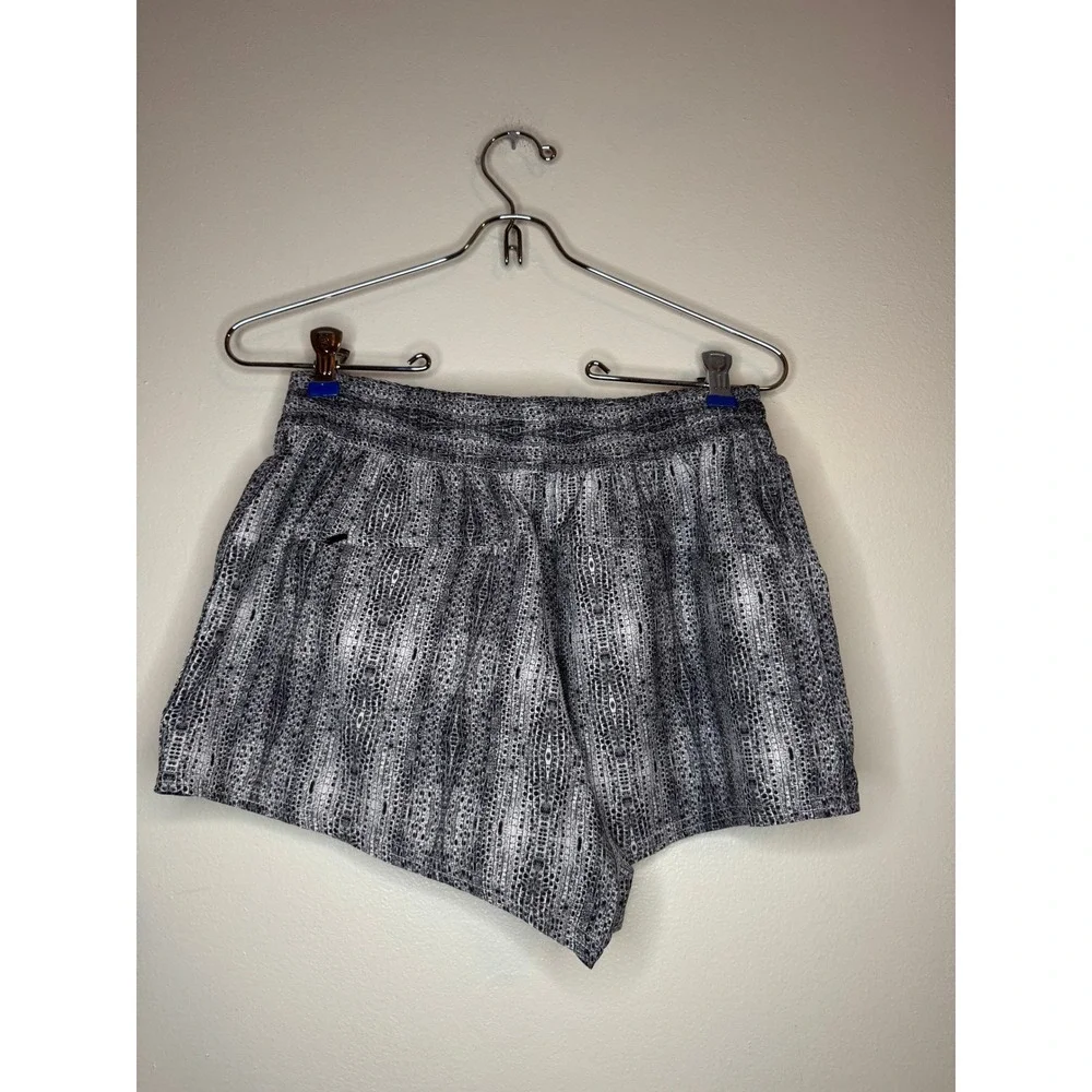 Vuori Clementine Shorts Womens Small Black White‎ Abstract Print Athletic VW367